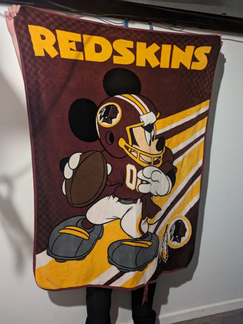 Vintage Washington Redskins Mickey Mouse NFL Throw Blanket Disney 41x64